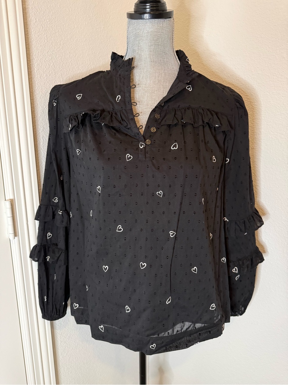 crown & ivy Black Heart-Print Ruffle Blouse